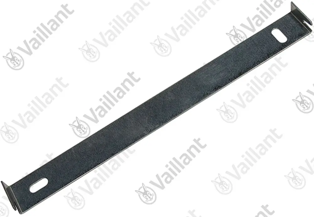 Schwarze Halterung von Vaillant zur Geräteaufhängung mit zwei seitlichen Biegungen und einem zentralen Loch zur Befestigung.